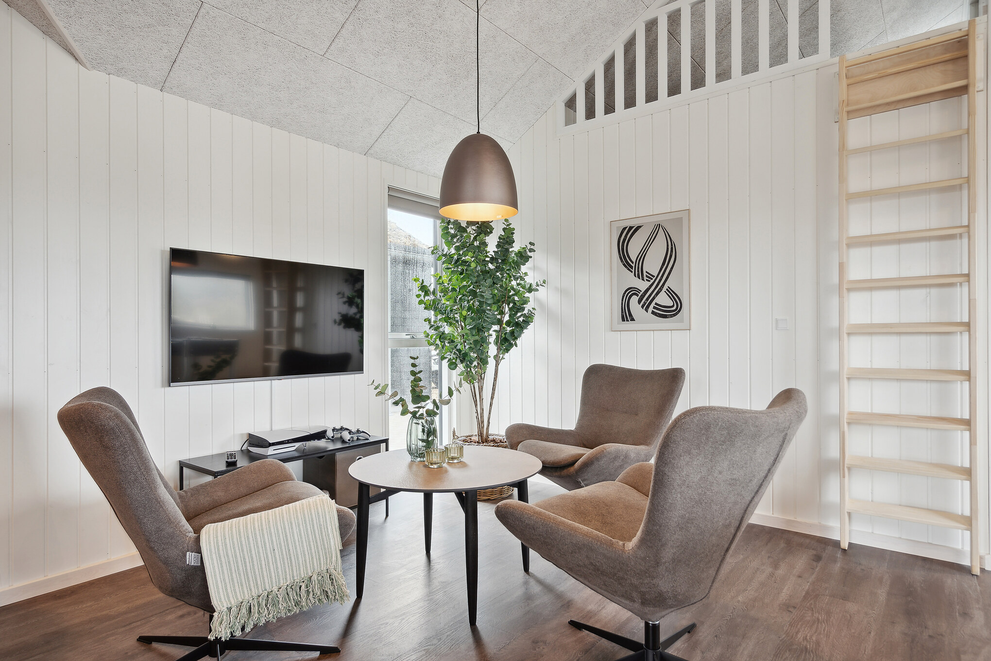 Konkurrer i feriehusets aktivitetsrom når dere besøker luksushus nr. 918 i Vestjylland.