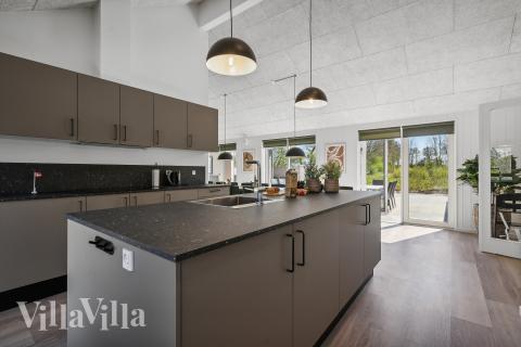 Kjøkkenet i luksushus nr. 913 er fullt utstyrt så dere lett kan lage mat til 24 personer.