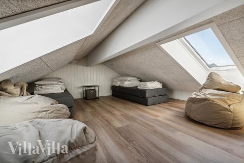 Noen av de 24 soveplassene i luksushus nr. 913 finnes på hems