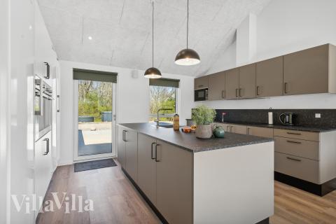 Kjøkkenet i luksushus nr. 913 i Lolland/Falster/Møn er godt innrettet.