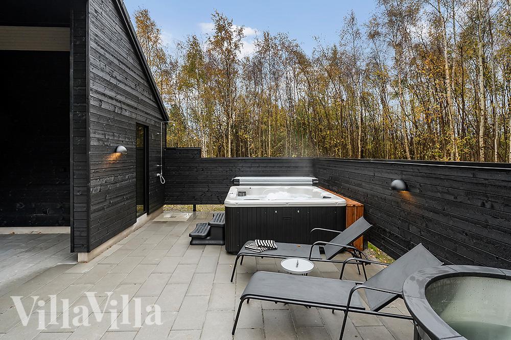Luksushus nr. 905 har en deilig terrasse med gode hagemøbler til 30 personer.