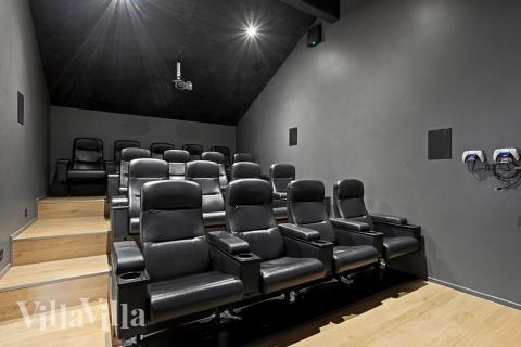 Konkurrer i feriehusets aktivitetsrom når dere besøker luksushus nr. 903 i Nordjylland.