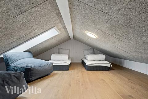 Noen av de 20 soveplassene i luksushus nr. 903 finnes på hems