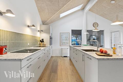 Kjøkkenet i luksushus nr. 903 er fullt utstyrt så dere lett kan lage mat til 20 personer.