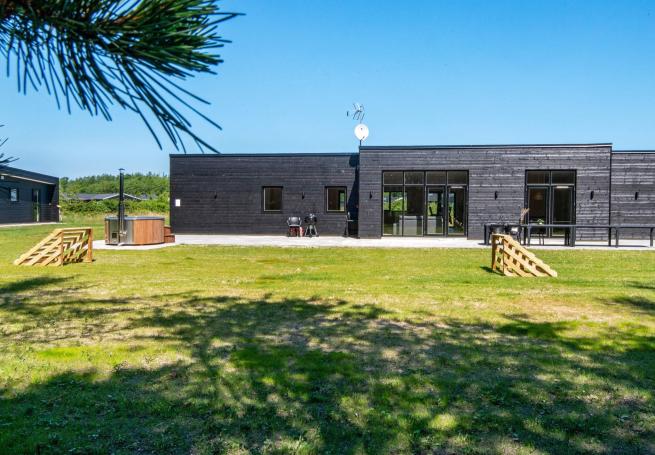 Dette lekre huset med spa, nr. 938, med plass til 16 personer, ligger i Østjylland