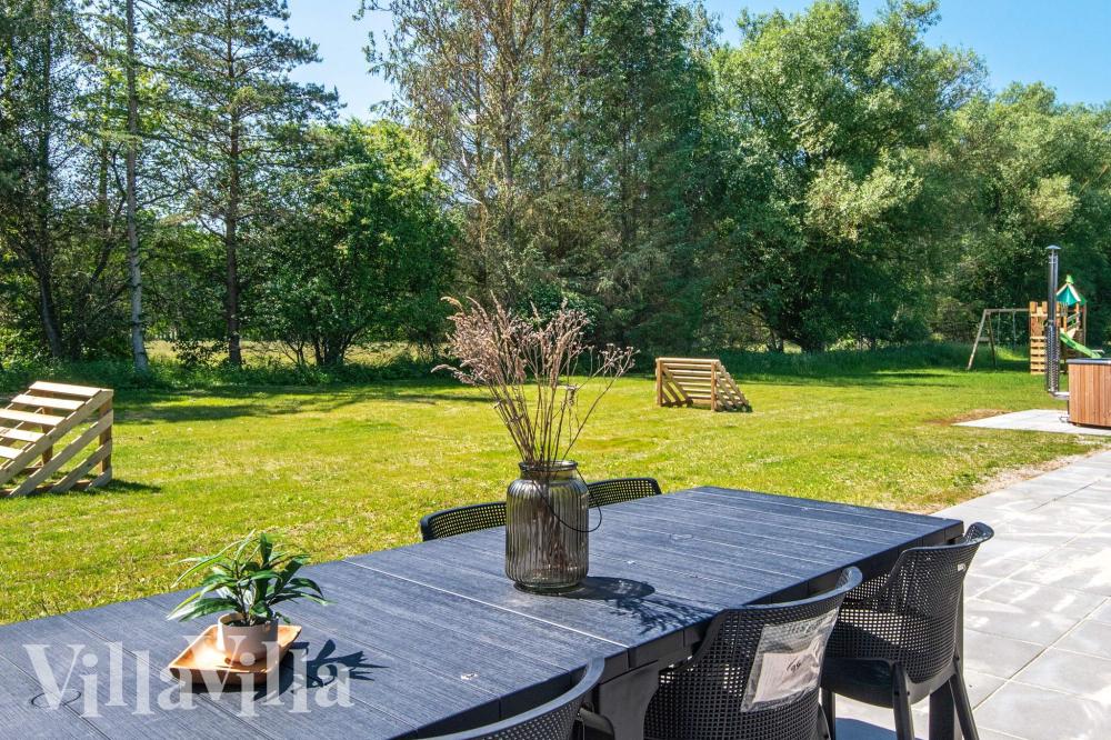 Luksushus nr. 938 har en deilig terrasse med gode hagemøbler til 16 personer.