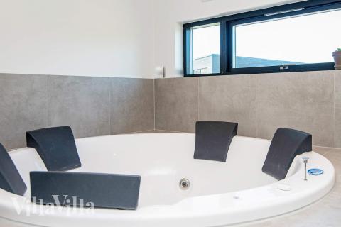 Nyt varmen i boblebadet i luksushus nr. 938 i Østjylland