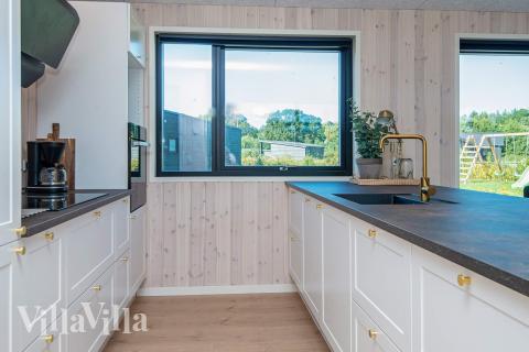 Kjøkkenet i luksushus nr. 938 er godt innrettet.