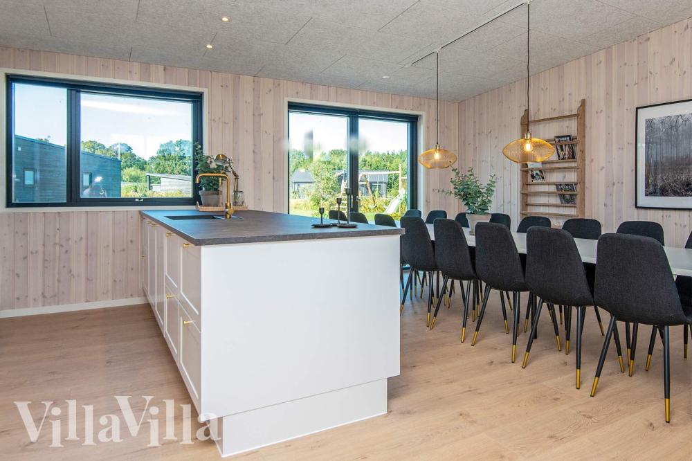 Kjøkkenet i luksushus nr. 938 i Østjylland er godt innrettet.