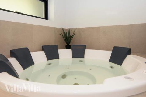 Nyt varmen i boblebadet i luksushus nr. 939 i Østjylland