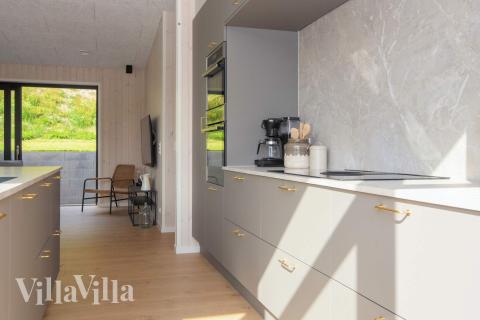 På luksushusets kjøkken finner dere alt dere trenger for å lage mat til 16 personer.