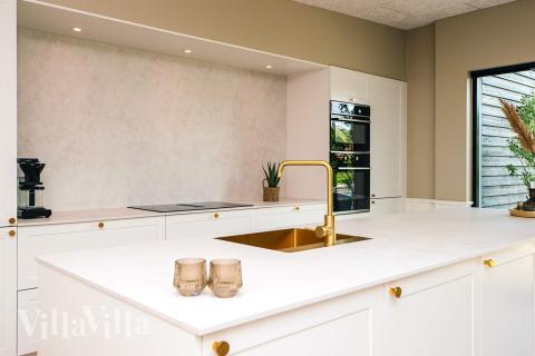 Kjøkkenet i luksushus nr. 940 er godt innrettet.