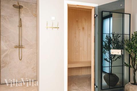 Nyt varmen i badstuen i luksushus nr. 940 til 16 personer