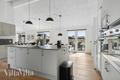 Kjøkkenet i luksushus nr. 923 er godt innrettet.