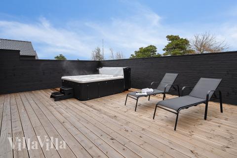 Luksushus nr. 923 har en deilig terrasse med gode hagemøbler til 30 personer.