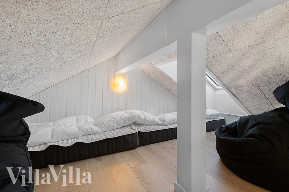 Noen av de 20 soveplassene i luksushus nr. 808 finnes på hems