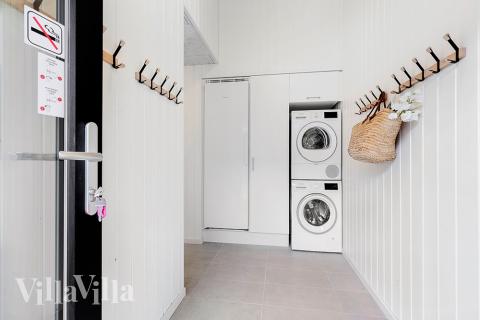 Det romslige inngangspartiet til luksushus nr. 808 i Østjylland