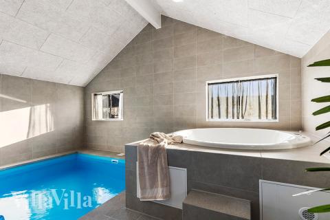 Nyt varmen i boblebadet i luksushus nr. 806 i Østjylland