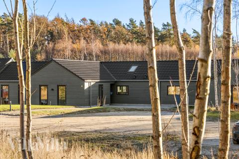 Dette lekre huset med svømmebasseng, nr. 806, med plass til 30 personer, ligger i Østjylland