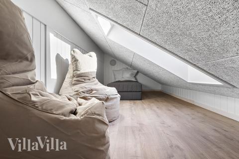 Noen av de 20 soveplassene i luksushus nr. 911 finnes på hems