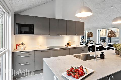 Kjøkkenet i luksushus nr. 911 er godt innrettet.