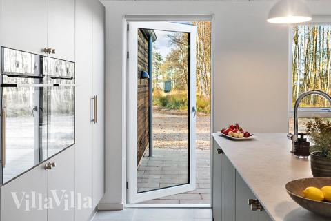 På luksushusets kjøkken finner dere alt dere trenger for å lage mat til 20 personer.