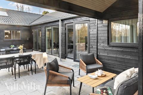 Luksushus nr. 911 har en deilig terrasse med gode hagemøbler til 20 personer.