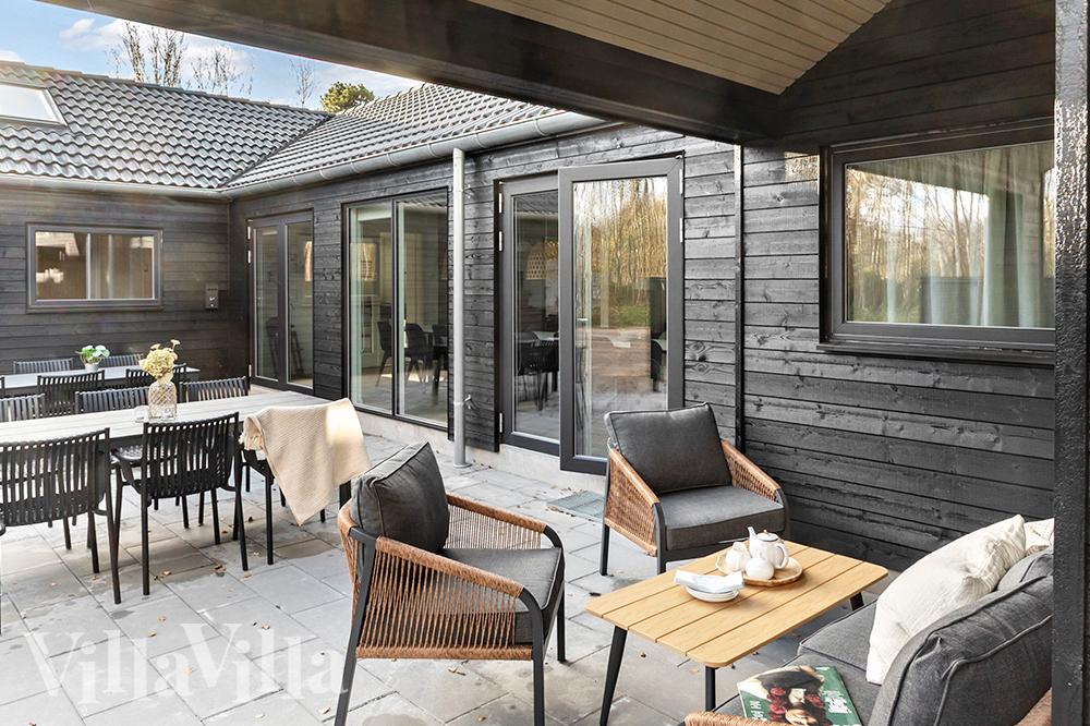 Luksushus nr. 911 har en deilig terrasse med gode hagemøbler til 20 personer.