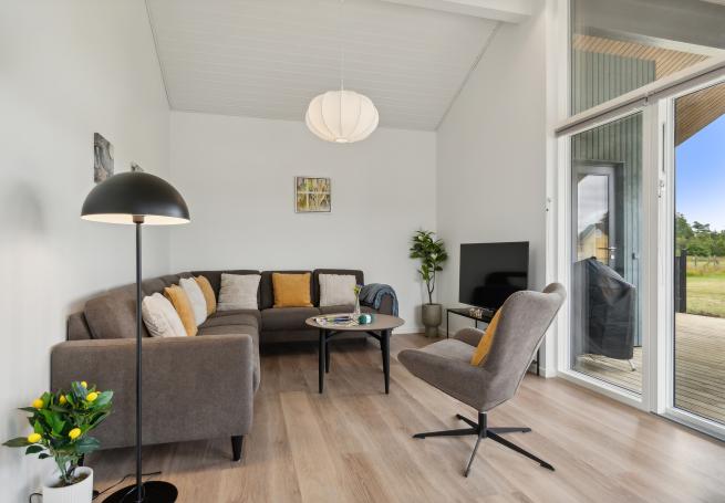 Sofakroken i luksushus nr. 927 i Bornholm.