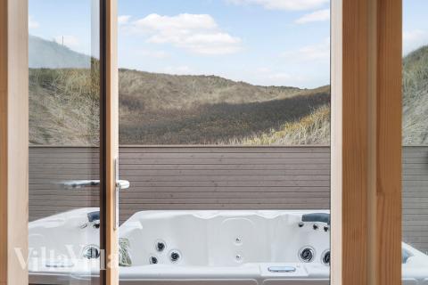 Nyt varmen i boblebadet i luksushus nr. 900 i Vestjylland