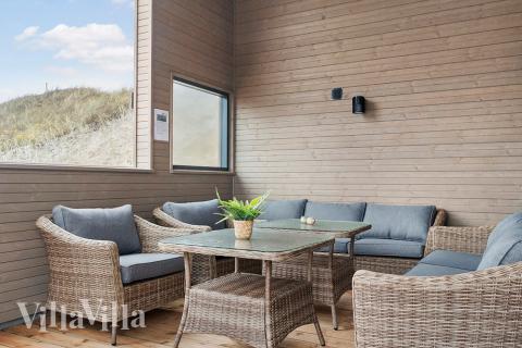 Luksushus nr. 900 har en deilig terrasse med gode hagemøbler til 18 personer.