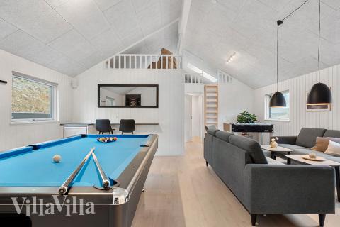 I tillegg til alle aktivitetsmulighetene i husets bassengavdeling, kan du også spille biljard, bordtennis og dart i luksushus nr. 900