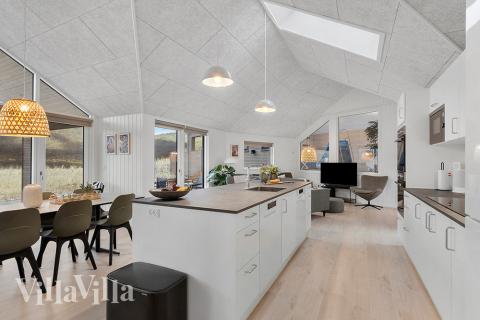 Kjøkkenet i luksushus nr. 900 er fullt utstyrt så dere lett kan lage mat til 18 personer.