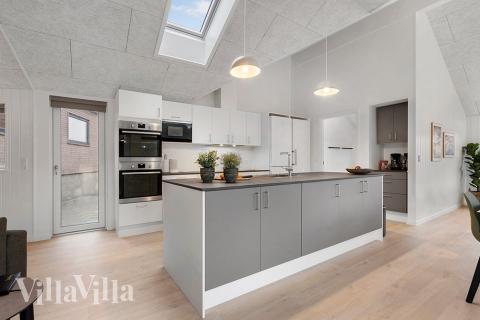 Kjøkkenet i luksushus nr. 900 er godt innrettet.