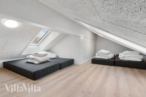 Noen av de 18 soveplassene i luksushus nr. 900 finnes på hems