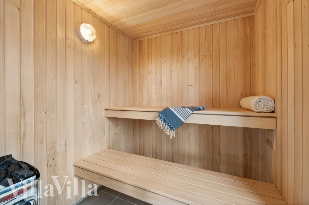 Nyt varmen i badstuen i luksushus nr. 921 til 18 personer