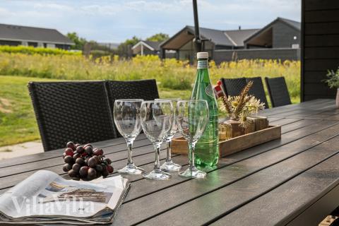 Luksushus nr. 921 har en deilig terrasse med gode hagemøbler til 18 personer.