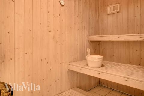 Nyt varmen i badstuen i luksushus nr. 937 til 12 personer