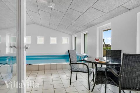 Det flotte bassenget i luksushus nr. 937 til 12 personer