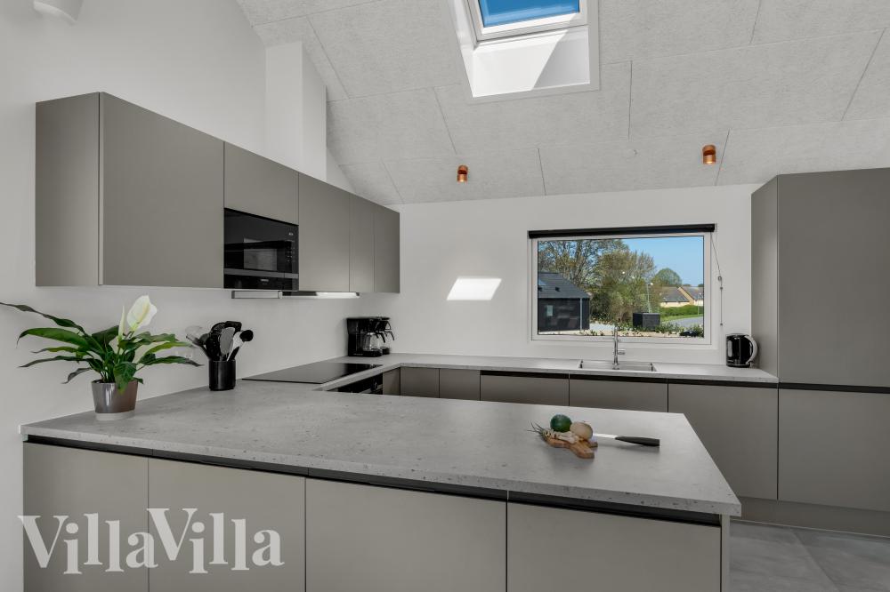 Kjøkkenet i luksushus nr. 922 er fullt utstyrt så dere lett kan lage mat til 14 personer.