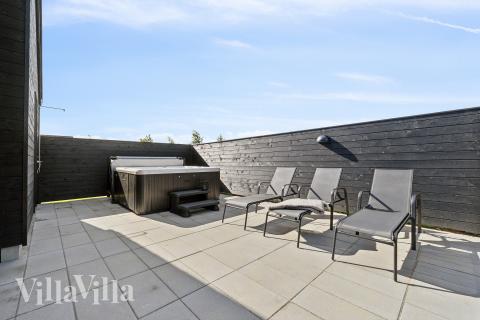 Luksushus nr. 922 har en deilig terrasse med gode hagemøbler til 14 personer.