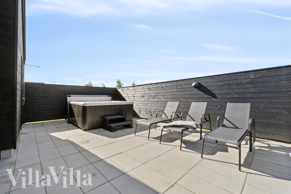 Luksushus nr. 922 har en deilig terrasse med gode hagemøbler til 14 personer.