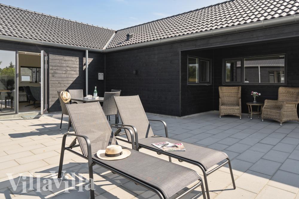 Nyt en grillkveld på terrassen i luksushus nr. 916 i Fyn og øyer
