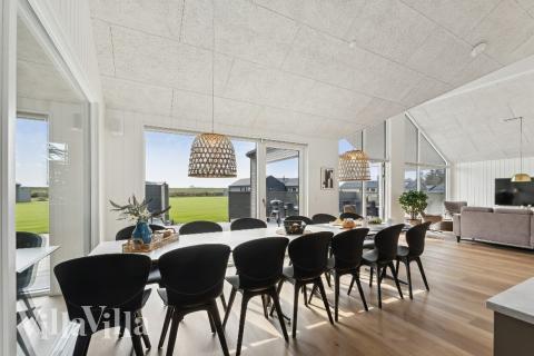 Oppholdsrom med plass til 14 i luksushus nr. 665.