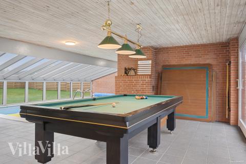 I tillegg til alle aktivitetsmulighetene i husets bassengavdeling, kan du også spille biljard, bordtennis og dart i luksushus nr. 688