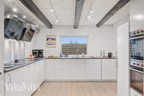 Kjøkkenet i luksushus nr. 688 er fullt utstyrt så dere lett kan lage mat til 26 personer.