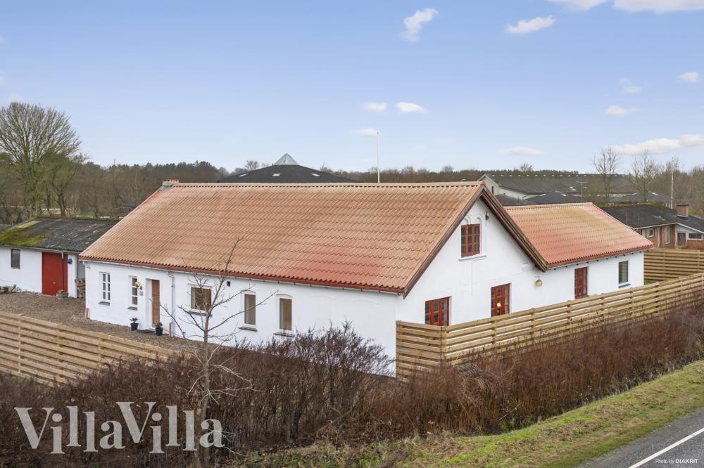 Dette lekre huset med svømmebasseng, nr. 688, med plass til 26 personer, ligger i Vestjylland
