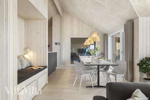 Oppholdsrom med plass til 18 i luksushus nr. 906.