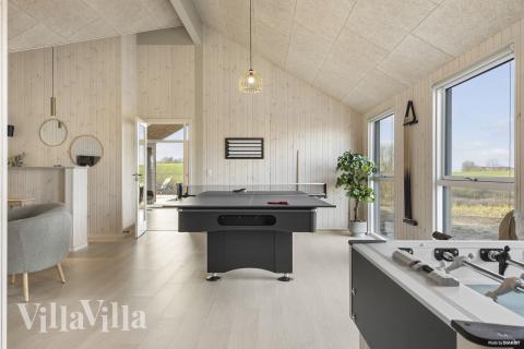 Luksushus nr. 906 til 18 personer tilbyr et stort aktivitetsrom med bl.a. biljard og dart