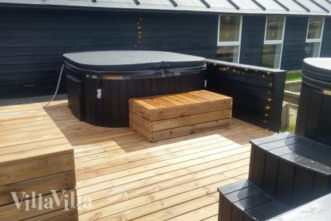 Nyt varmen i boblebadet i luksushus nr. 637 i Nordjylland